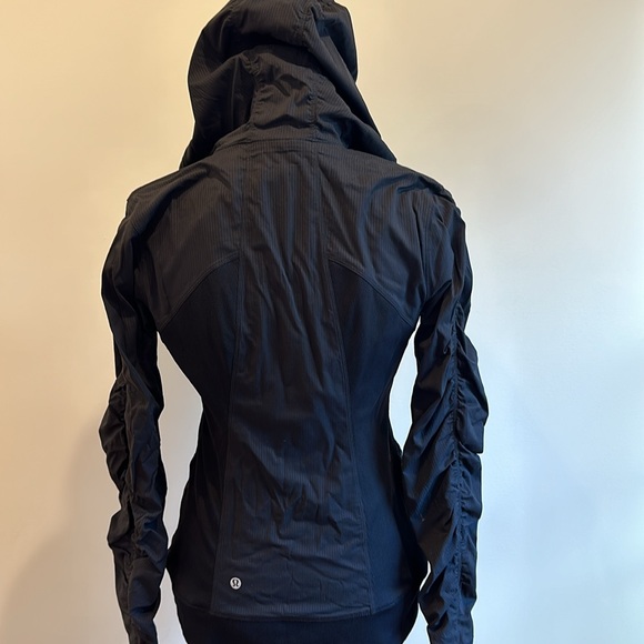 Lululemon jacket - Picture 4 of 7
